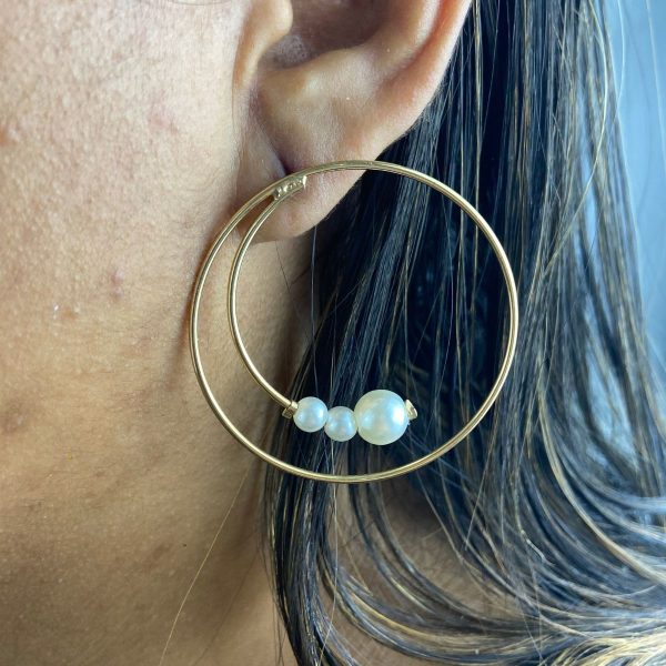 Brinco Circular com Perolas Semijoia