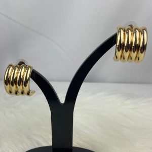 Brinco Tipo Meia Argola Com Quatro Linhas