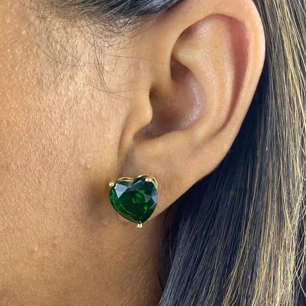 Brinco Dourado de Coração com Pedra Verde Semijoia