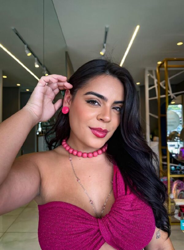 Colar longo pedras redondas coloridas