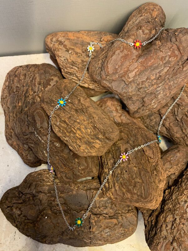 Colar  Dourado Com Pedras E Circulo Em Strass - Imagem 3
