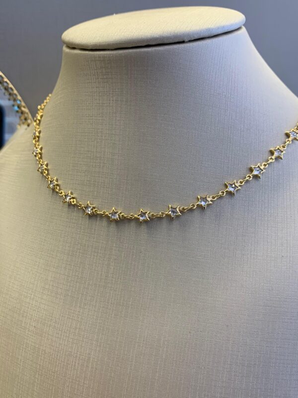 CHOKER COM PINGENTES DE ESTRELAS