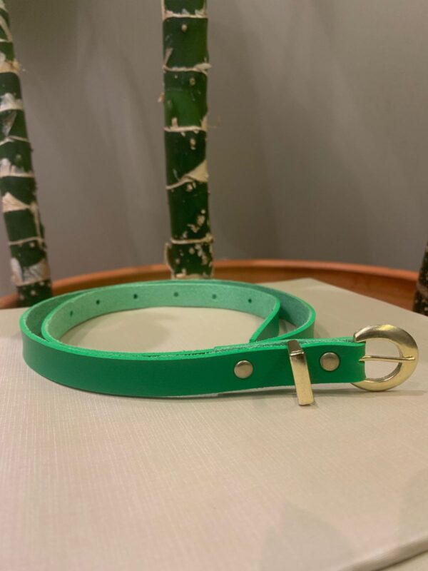 CINTO FINO NA COR VERDE ESCURO
