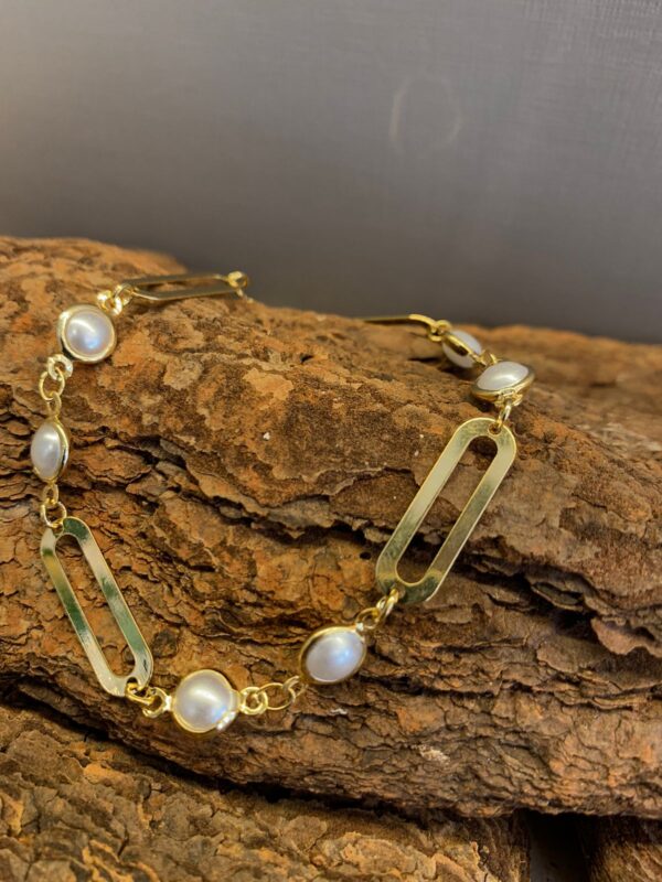 PULSEIRA COM PINGENTES DE PÉROLAS