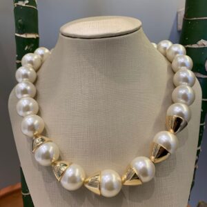 CHOKER PÉROLA COM DETALHE RÍGIDO
