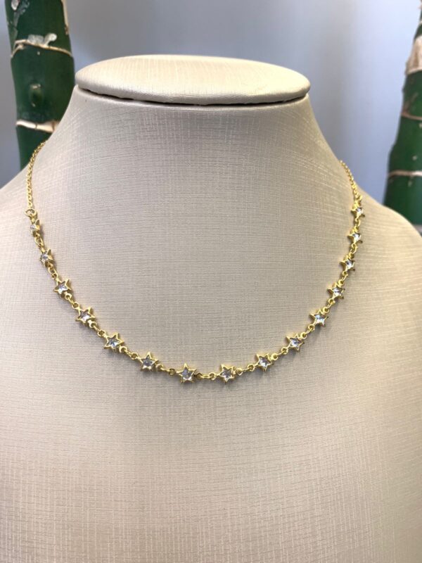 CHOKER COM PINGENTES DE ESTRELAS