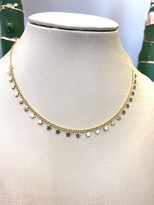 CHOCKER COM DETALHES DE ESTRELAS